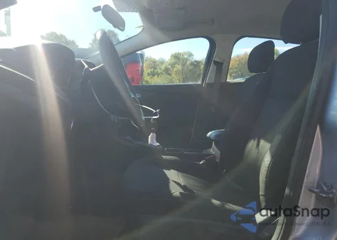 2016 Ford Focus Se z USA, uszkodzony, nr VIN 1FADP3K29GL217154